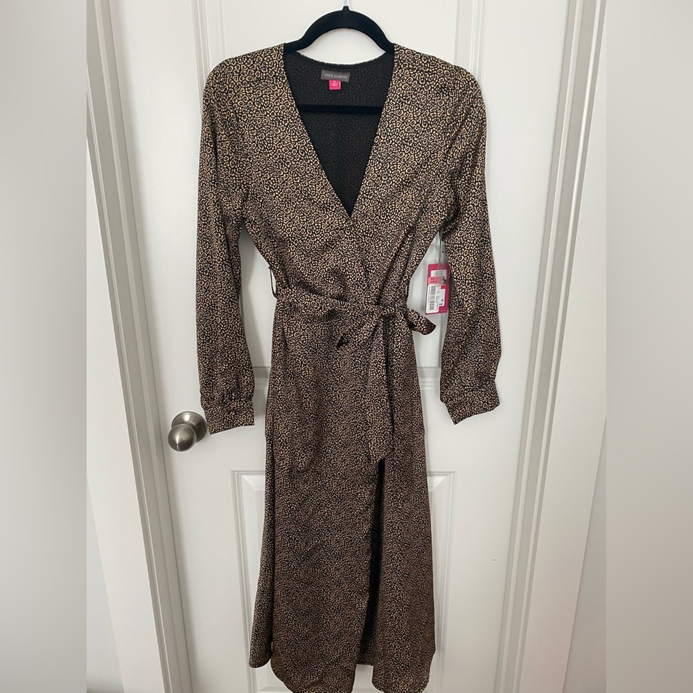 TAGS ON! Vince Camuto metallic gold + black leopard long sleeve wrap dress - XS